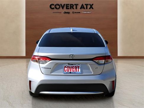 Used 2021 Toyota Corolla LE image 4