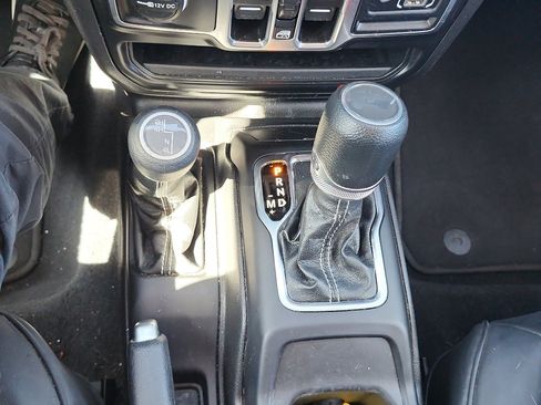 Used 2023 Jeep Wrangler Sahara image 27