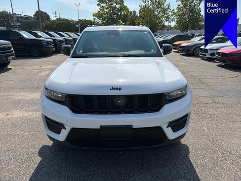 Used 2023 Jeep Grand Cherokee Limited w/ Black Appearance Package AWD/4WD image 2