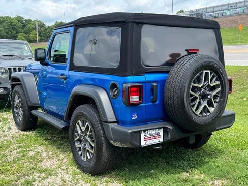 Used 2022 Jeep Wrangler Sport AWD/4WD image 6
