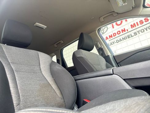 Used 2023 Nissan Rogue SV image 26