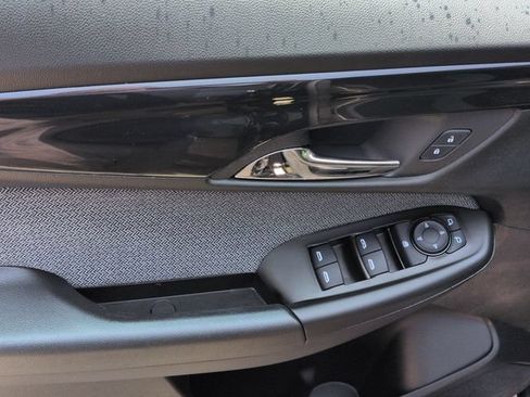 Used 2025 Chevrolet TrailBlazer LT w/ LT Cold Weather Package AWD/4WD image 26
