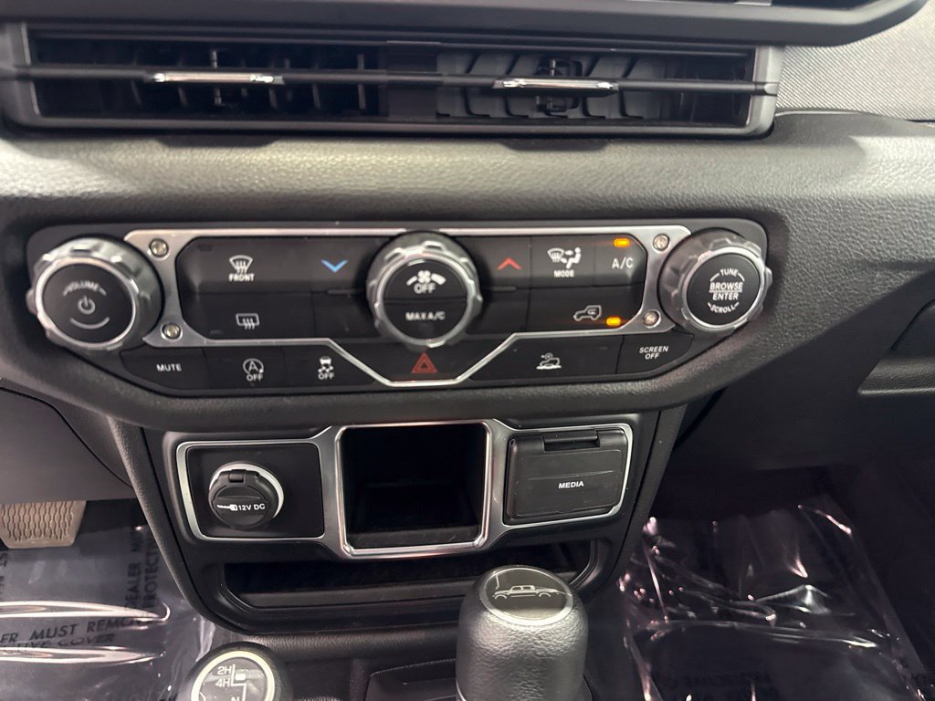 Used 2024 Jeep Gladiator Sport AWD/4WD image 18