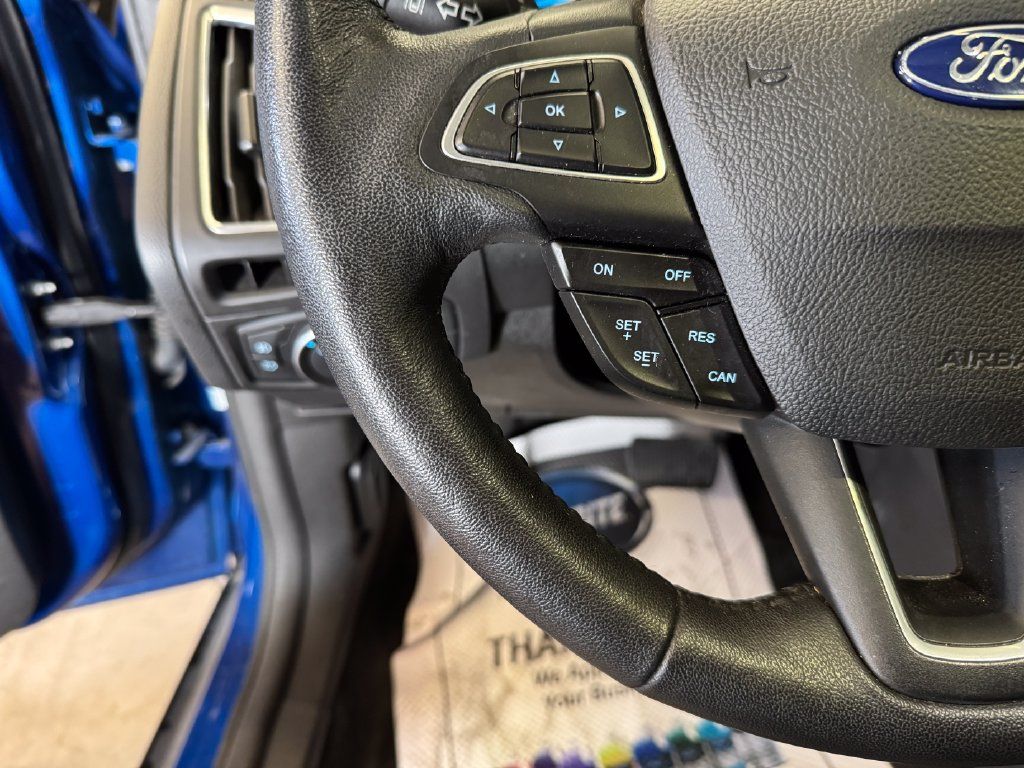 Used 2018 Ford Focus Titanium w/ Titanium Technology Package FWD image 11