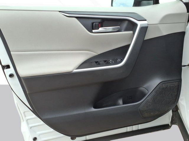 Used 2021 Toyota RAV4 XLE AWD/4WD image 10