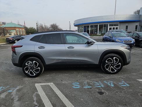 Used 2025 Chevrolet Trax RS w/ Driver Confidence Package image 7