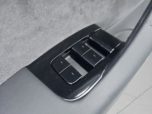 Used 2018 Tesla Model 3 image 29