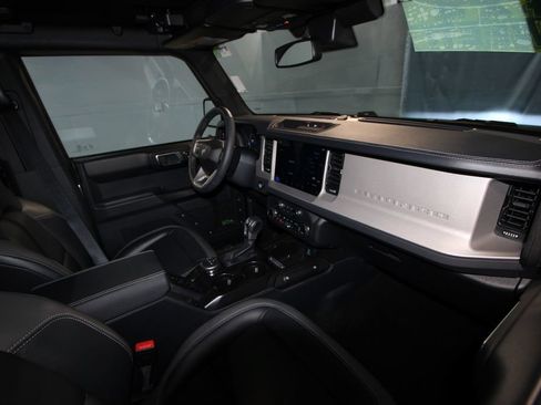 Used 2025 Ford Bronco Outer Banks AWD/4WD image 23