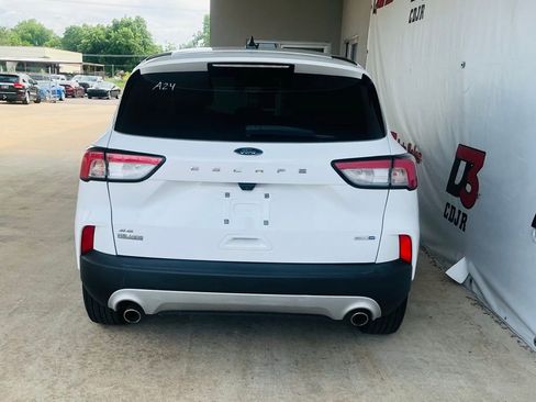 Used 2020 Ford Escape SE image 4