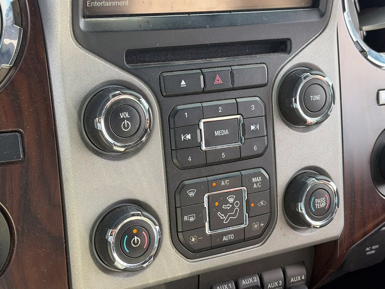 Used 2016 Ford F250 Lariat w/ Lariat Ultimate Package AWD/4WD image 7