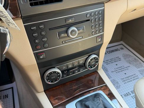 Used 2011 Mercedes-Benz GLK 350 4MATIC image 24