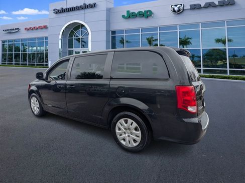 Used 2018 Dodge Grand Caravan SE image 5