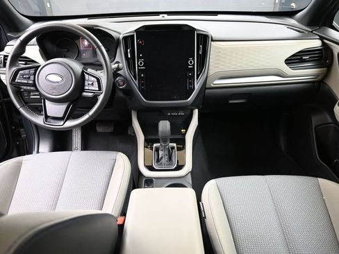 Used 2025 Subaru Forester Premium AWD/4WD image 18