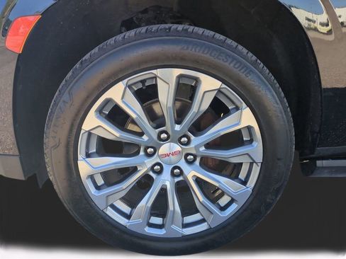 Used 2023 GMC Yukon XL Denali image 11