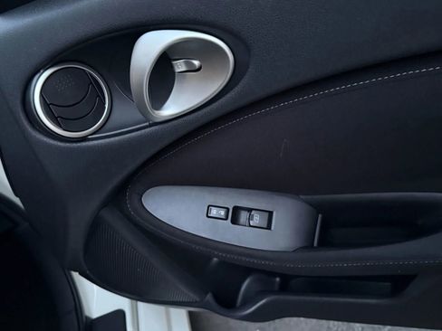 Used 2016 Nissan 370Z Coupe image 18