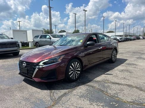 Used 2025 Nissan Altima 2.5 SV FWD image 7
