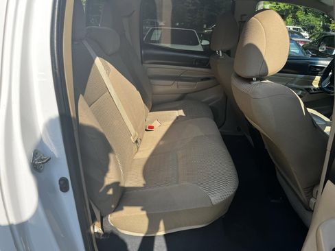 Used 2015 Toyota Tacoma PreRunner w/ SR5 Package image 27