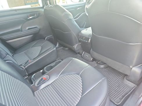 Used 2021 Toyota Highlander XSE FWD image 11