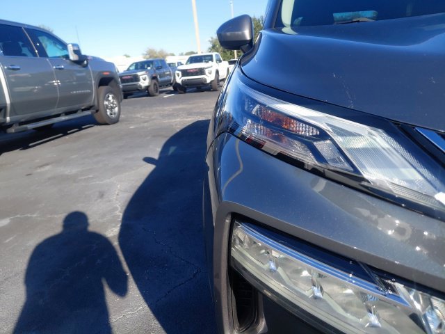 Used 2023 Nissan Rogue SV FWD image 11