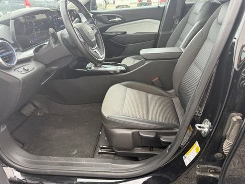 Used 2024 Chevrolet Trax LT w/ Driver Confidence Package FWD image 22