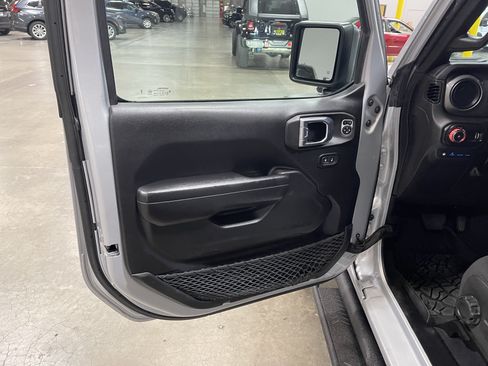 Used 2023 Jeep Wrangler Unlimited AWD/4WD image 17