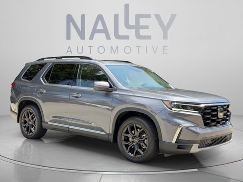 Used 2025 Honda Pilot Touring image 7
