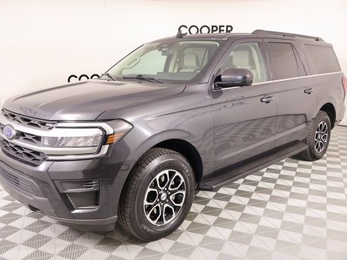 Used 2023 Ford Expedition Max XLT image 11