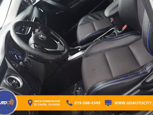 Used 2017 Toyota Corolla SE w/ Carpet Mat Package (TMS) FWD image 9