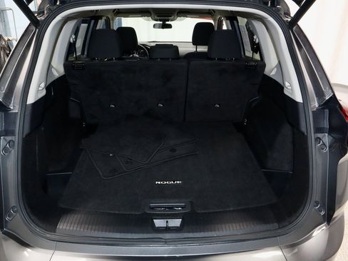 Certified 2024 Nissan Rogue SV image 15