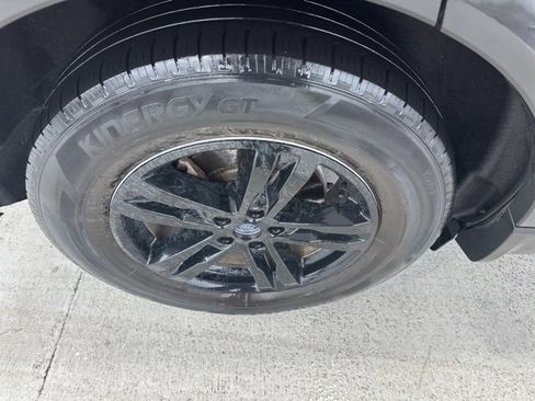 Used 2022 Ford Explorer XLT w/ Equipment Group 202A image 8