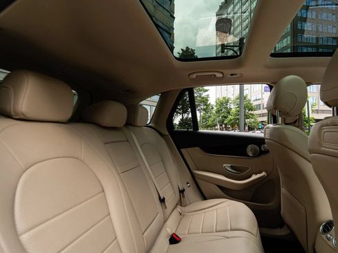 Used 2018 Mercedes-Benz GLC 300 4MATIC image 18
