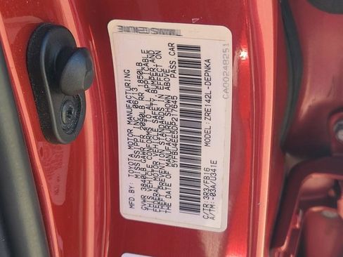 Used 2013 Toyota Corolla LE image 25