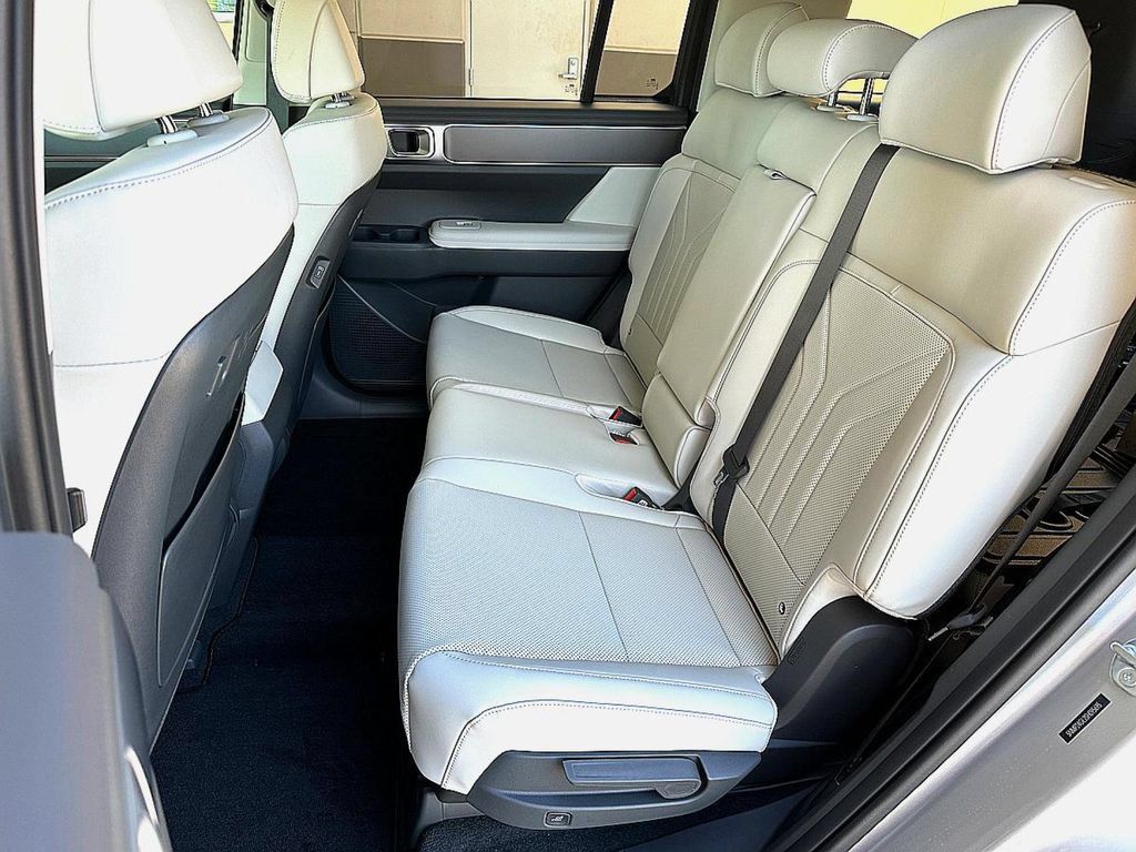Used 2025 Hyundai Santa Fe SEL FWD image 20