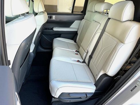 Used 2025 Hyundai Santa Fe SEL FWD image 20