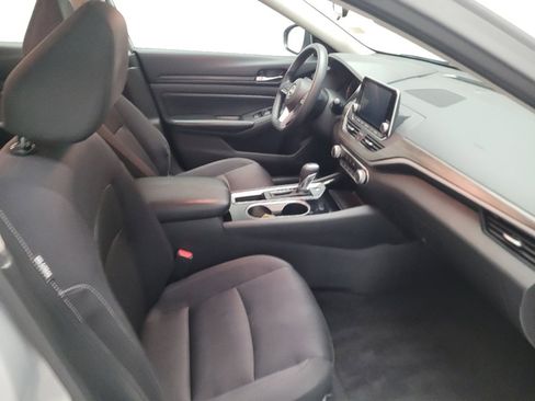 Used 2024 Nissan Altima 2.5 SV FWD image 21