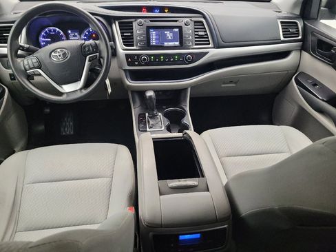 Used 2018 Toyota Highlander LE FWD image 22