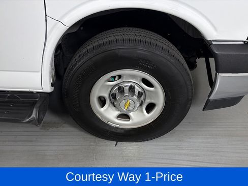 Used 2025 Chevrolet Express 3500 LT w/ LT Preferred Equipment Group RWD image 13