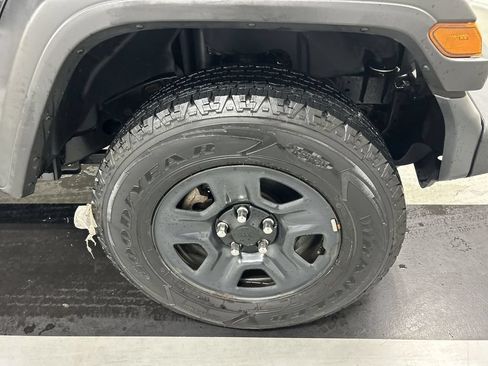 Used 2021 Jeep Wrangler Unlimited Sport AWD/4WD image 8