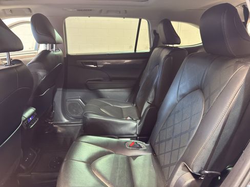 Used 2020 Toyota Highlander Platinum image 28