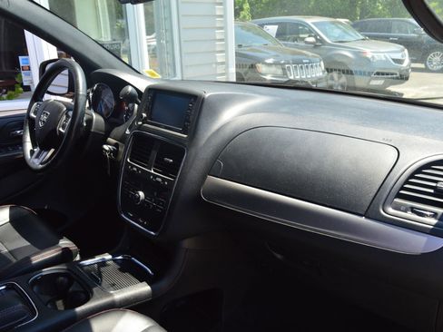 Used 2017 Dodge Grand Caravan GT FWD image 34