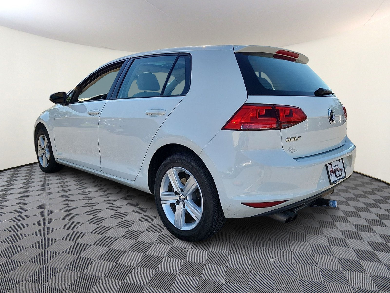 Used 2017 Volkswagen Golf Wolfsburg Edition FWD image 4