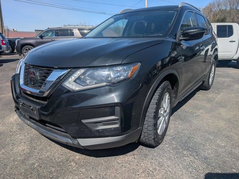 Used 2020 Nissan Rogue SV image 1