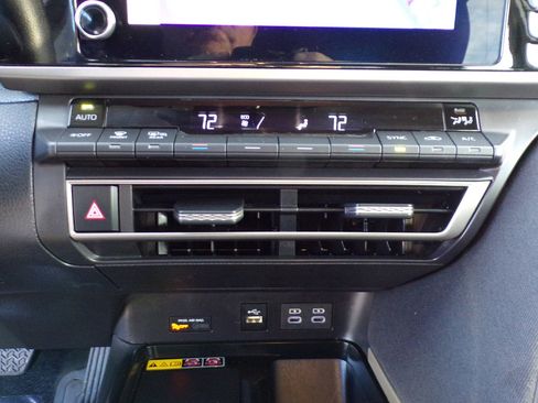 Used 2025 Toyota Camry LE image 21