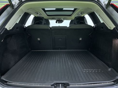 Used 2021 Volvo XC60 T5 Momentum w/ Premium Package FWD image 29