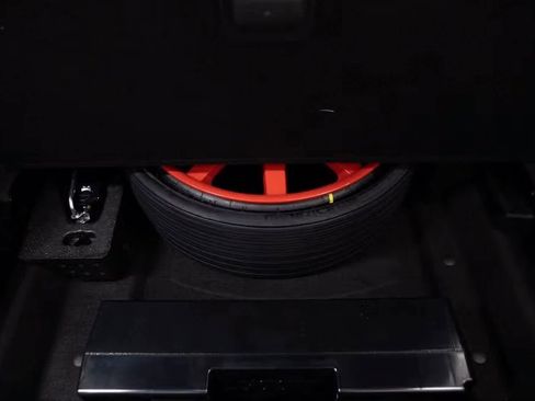 Certified 2025 Porsche Macan image 32