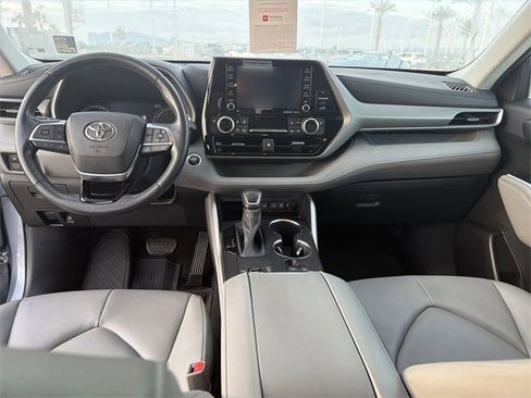 Certified 2020 Toyota Highlander XLE image 14