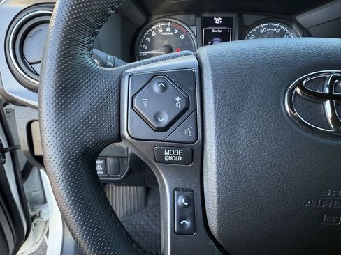 Used 2022 Toyota Tacoma TRD Sport image 30