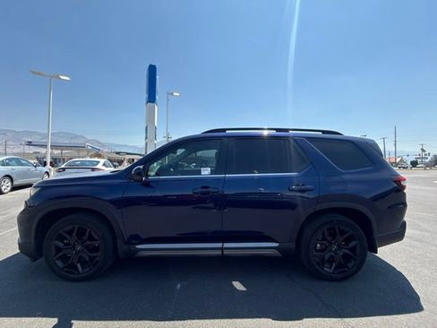 Used 2025 Honda Pilot Touring image 7