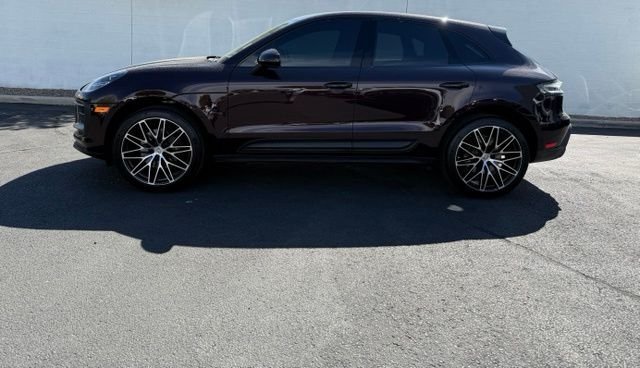Used 2023 Porsche Macan AWD/4WD image 2