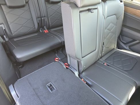 New 2024 Volkswagen Atlas SE image 13